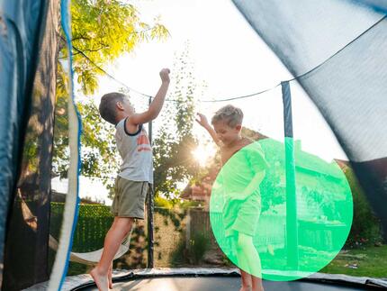 Børn på trampolin