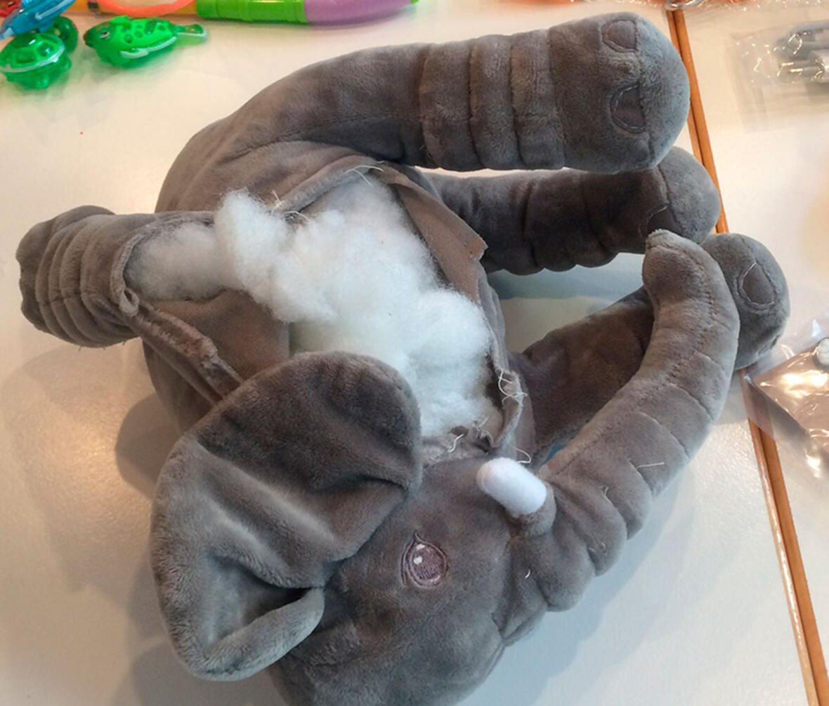Ødelagt legetøjselefant 