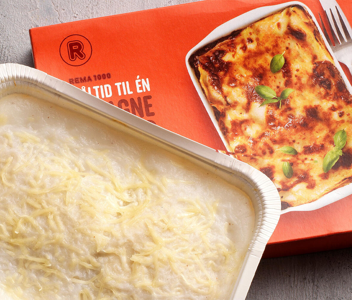 indpakning på færdiglavet lasagne