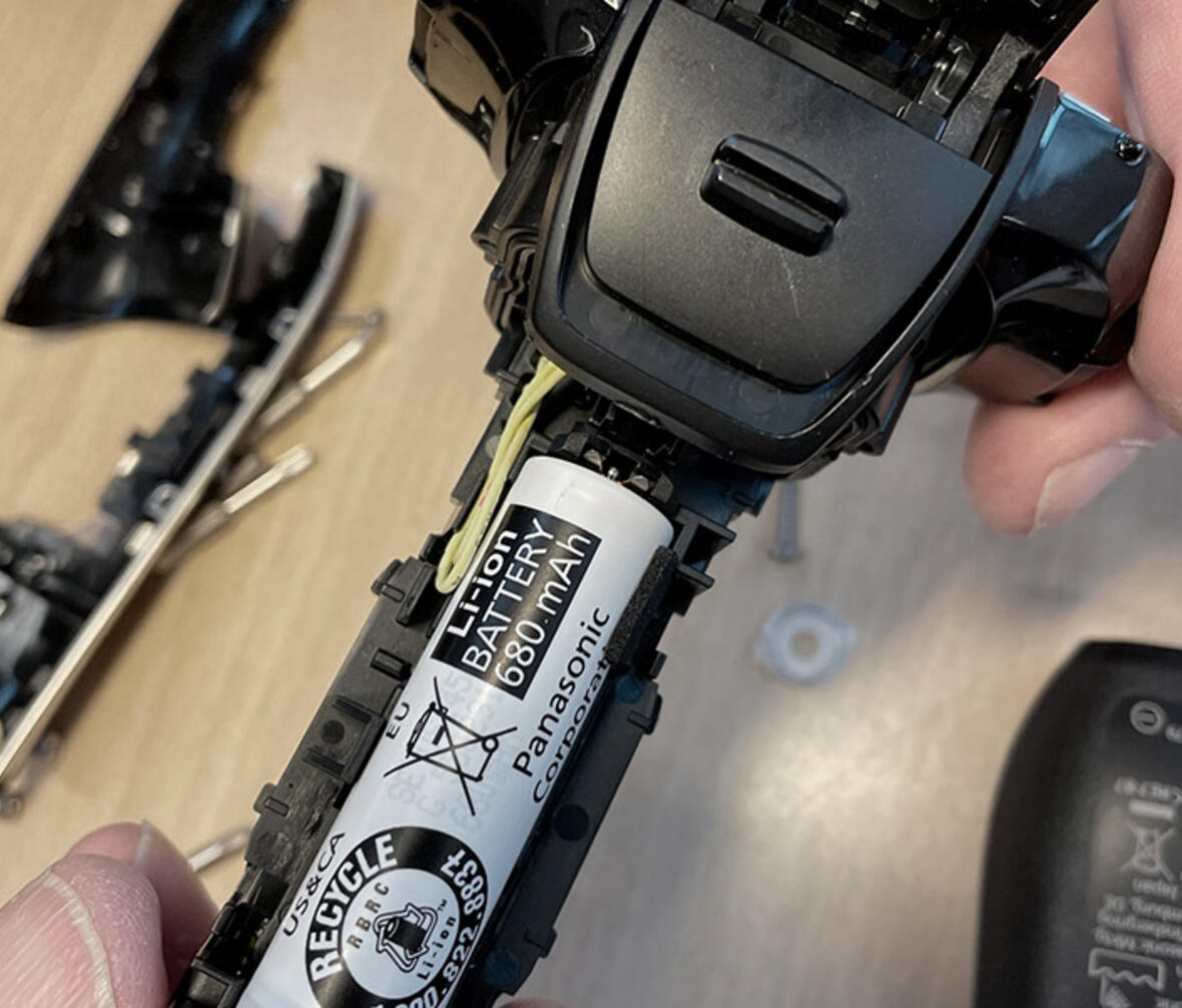 Panasonic barbermaskine er svær at skifte batteri på