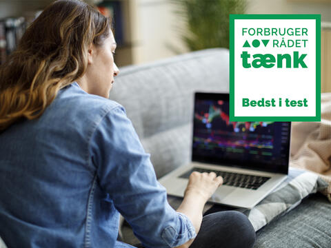 Kvinde investerer i investeringsforeninger - globale aktier