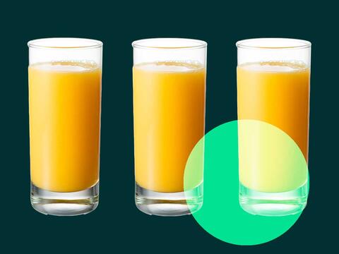 Juice, nektar og juice fra koncentrat på mørkegrøn baggrund