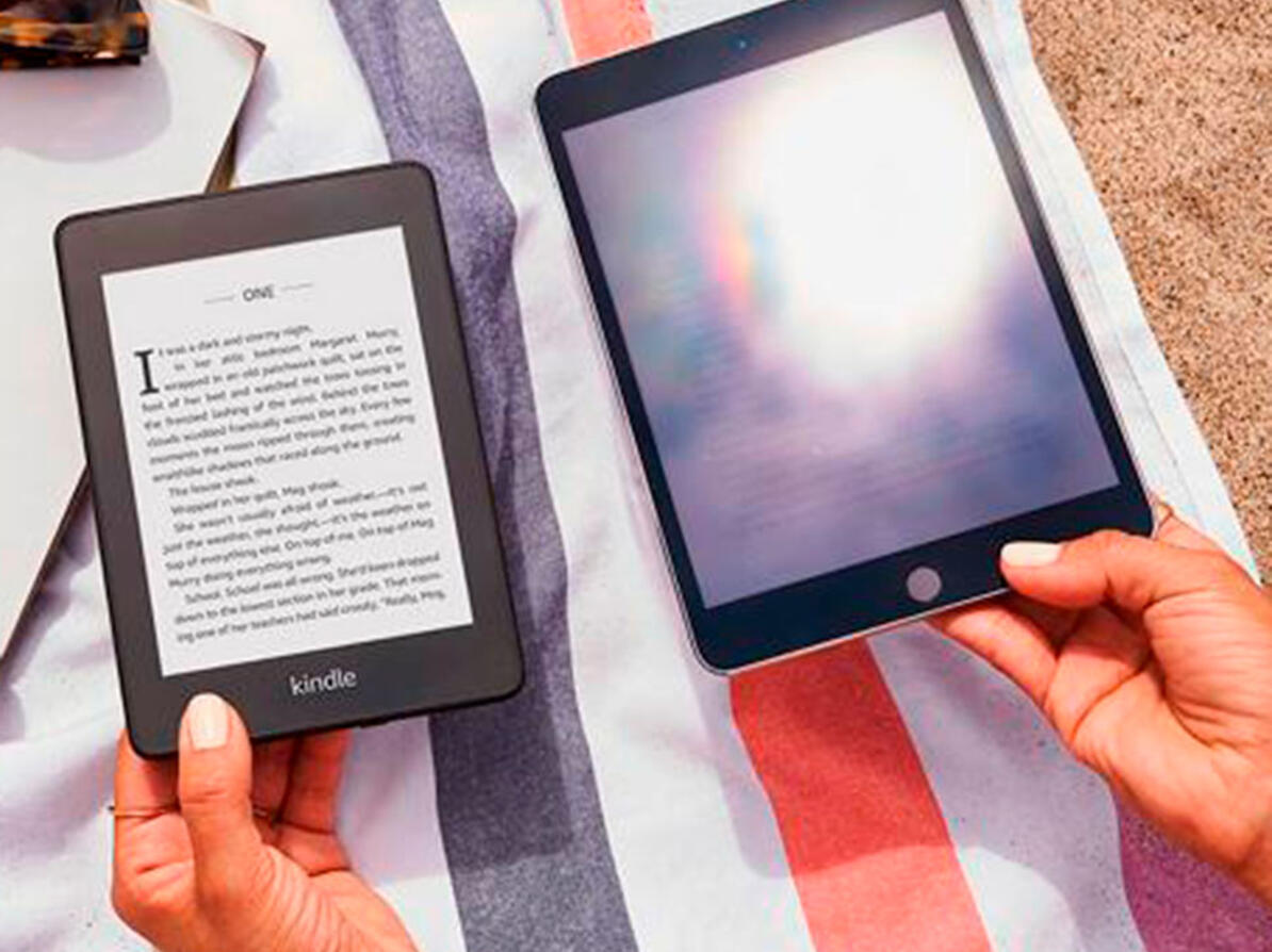 En tablet ved siden af en e-bogslæser - hvilken en er bedst at læse på?