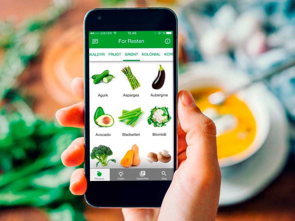 Skærm på mobiltelefon viser appen For Resten, der hjælper dig med at undgå madspild. 