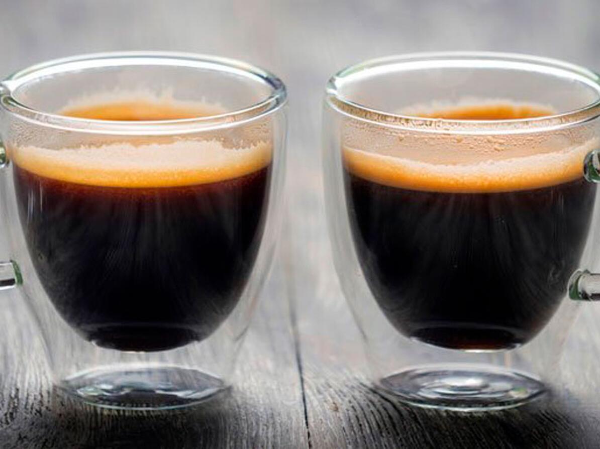kaffekopper med espresso fra kapsler