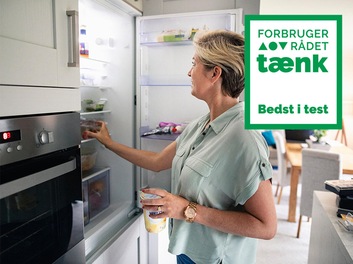 Person tager noget fra et køleskab og bedst i test logo
