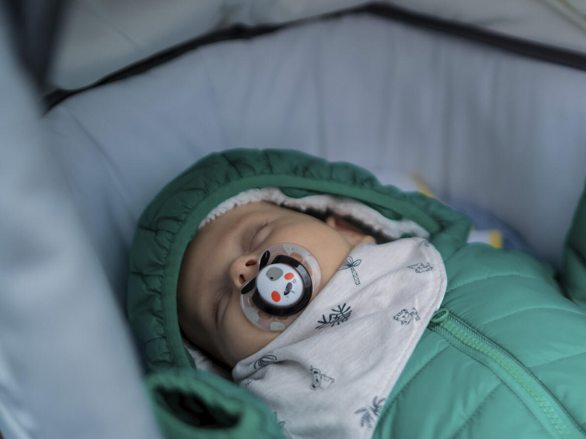 Baby sover i barnevogn