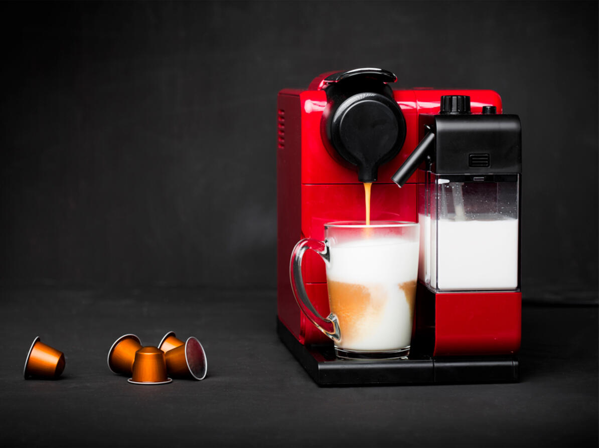 kaffemaskine med mælkeskummer