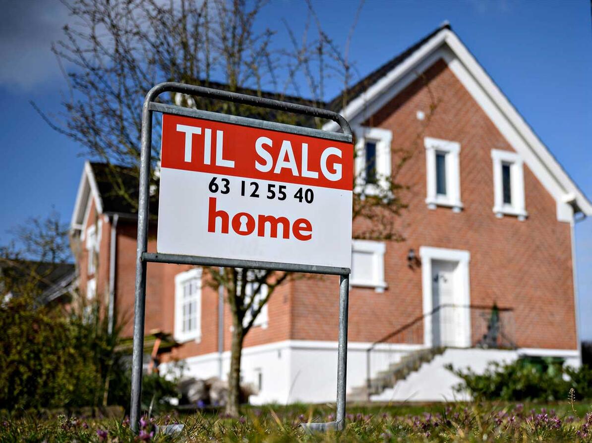 Hus med Til skal-skilt fra Home