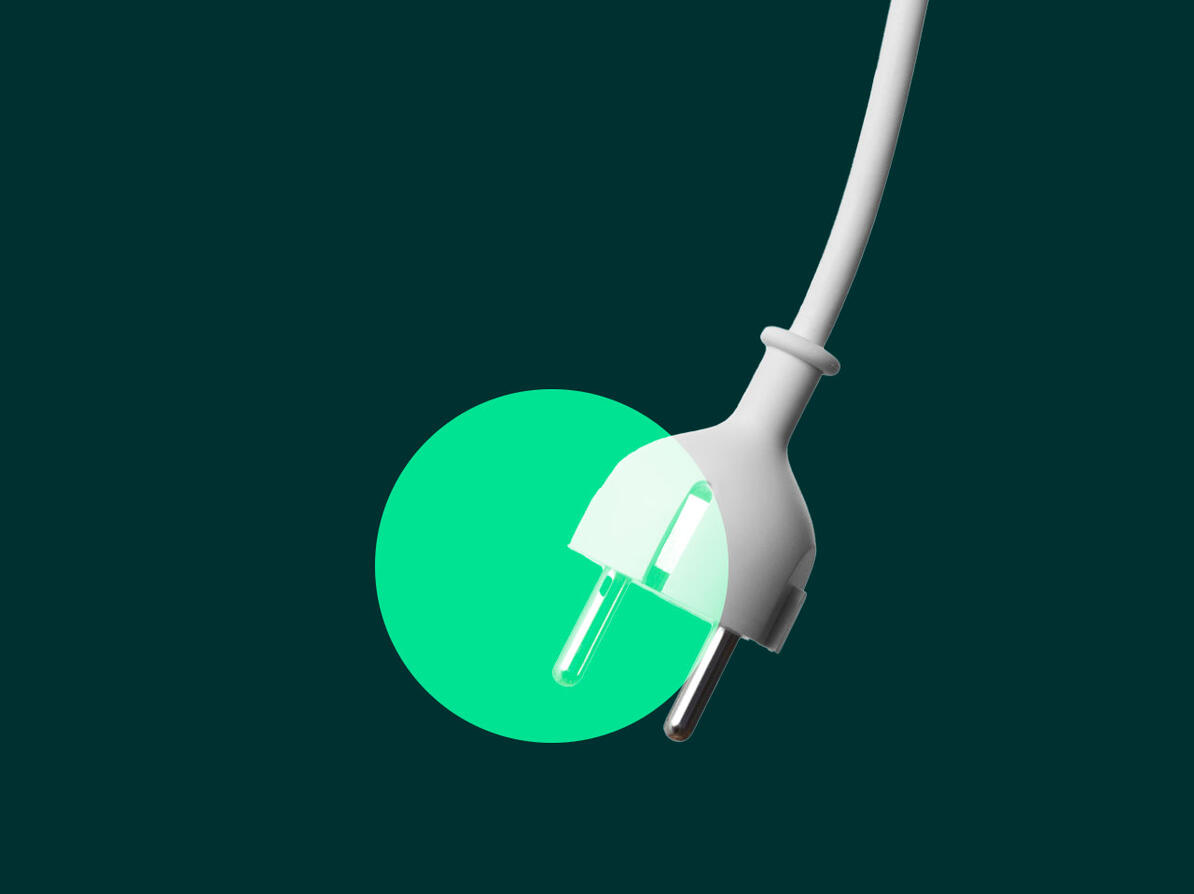 ledning med stik og grøn cirkel