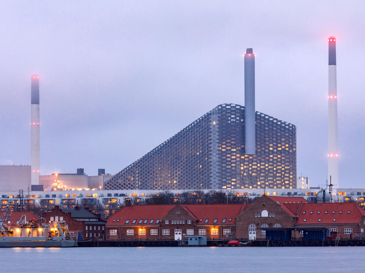 Amager Bakke set fra vandet