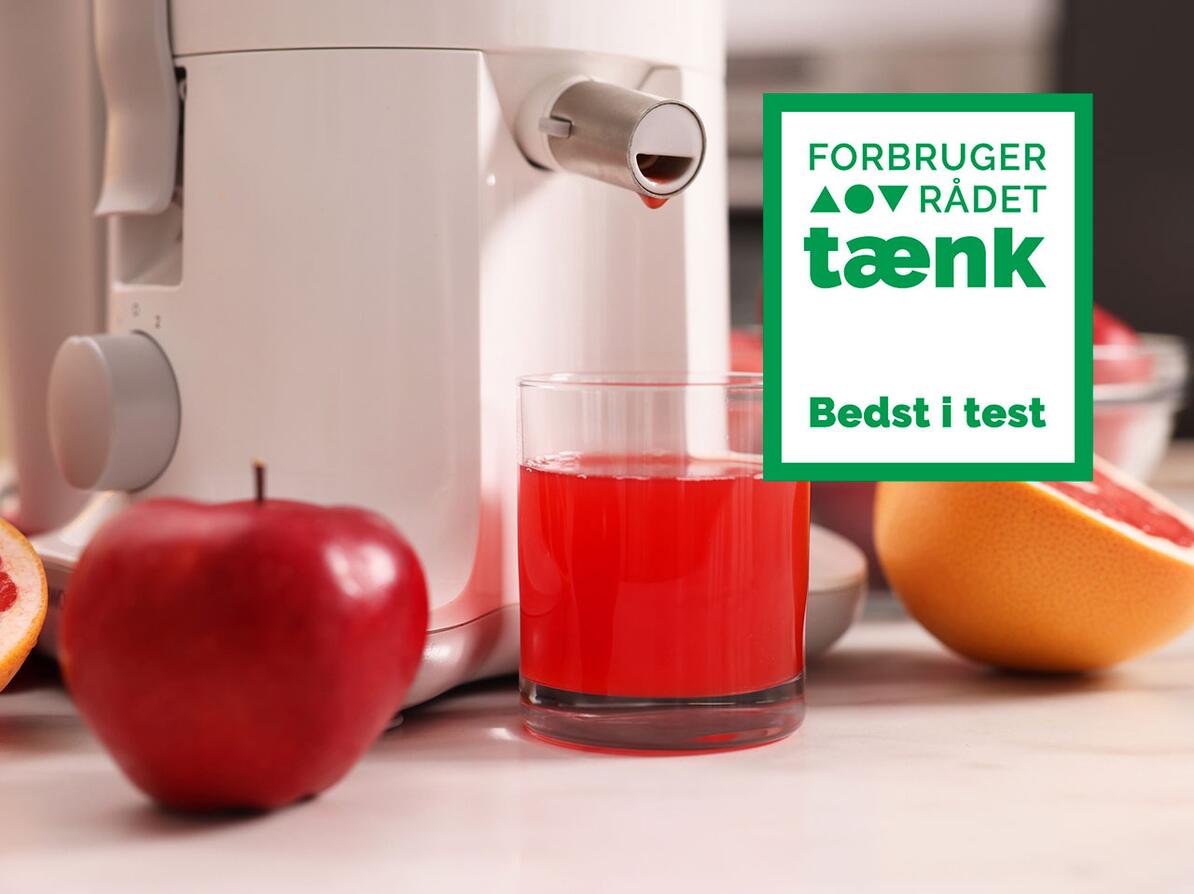 Juice af æble og blodappelsin fra juicemaskiner med Bedst i test-logo
