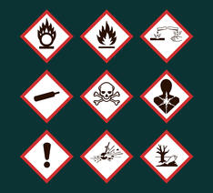 Forskellige faresymboler for kemikalier