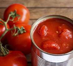 Dåser med hakkede tomater