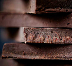 Mørk chokolade der kan indeholde uønskede stoffer