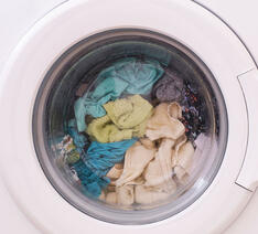 tøjvask i vaskemaskine