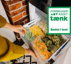 Fryser med frosne grøntsager i et kølefryseskab, som vi har testet.