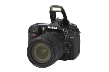 Nikon D7500 + AF-S DX NIKKOR 18-105mm 1:3.5-5.6 G ED VR