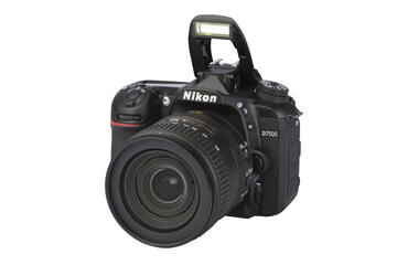 Nikon D7500 + AF-S DX NIKKOR 16–80mm 1:2.8–4 E ED VR