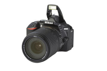 Nikon D5600 + AF-S DX NIKKOR 18-140mm 1:3.5-5.6 G ED VR