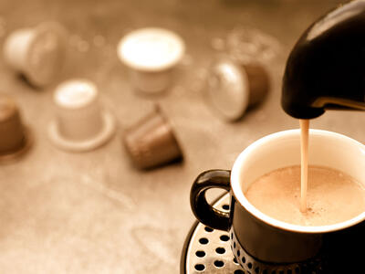Kaffemaskine der bruger kapsler