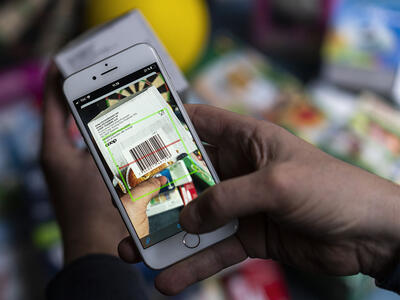 Scanner produkter med appen Tjek Kemien