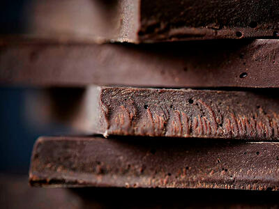 Mørk chokolade der kan indeholde uønskede stoffer