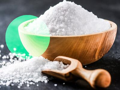 Pas på saltindhold - salt i skål med grøn cirkel