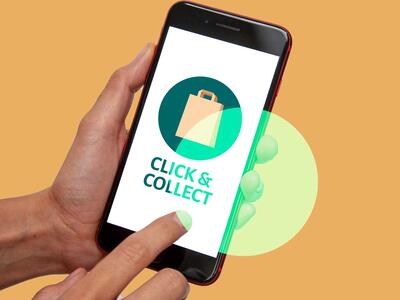 Hånd med mobil med teksten Click and collect onlineshopping