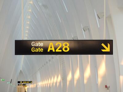 Skilt til gate i Københavns Lufthavn