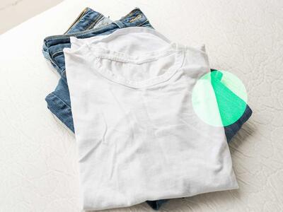 t-shirt og jeans
