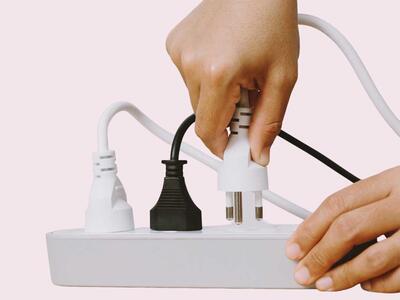 stikkontakter og ledninger